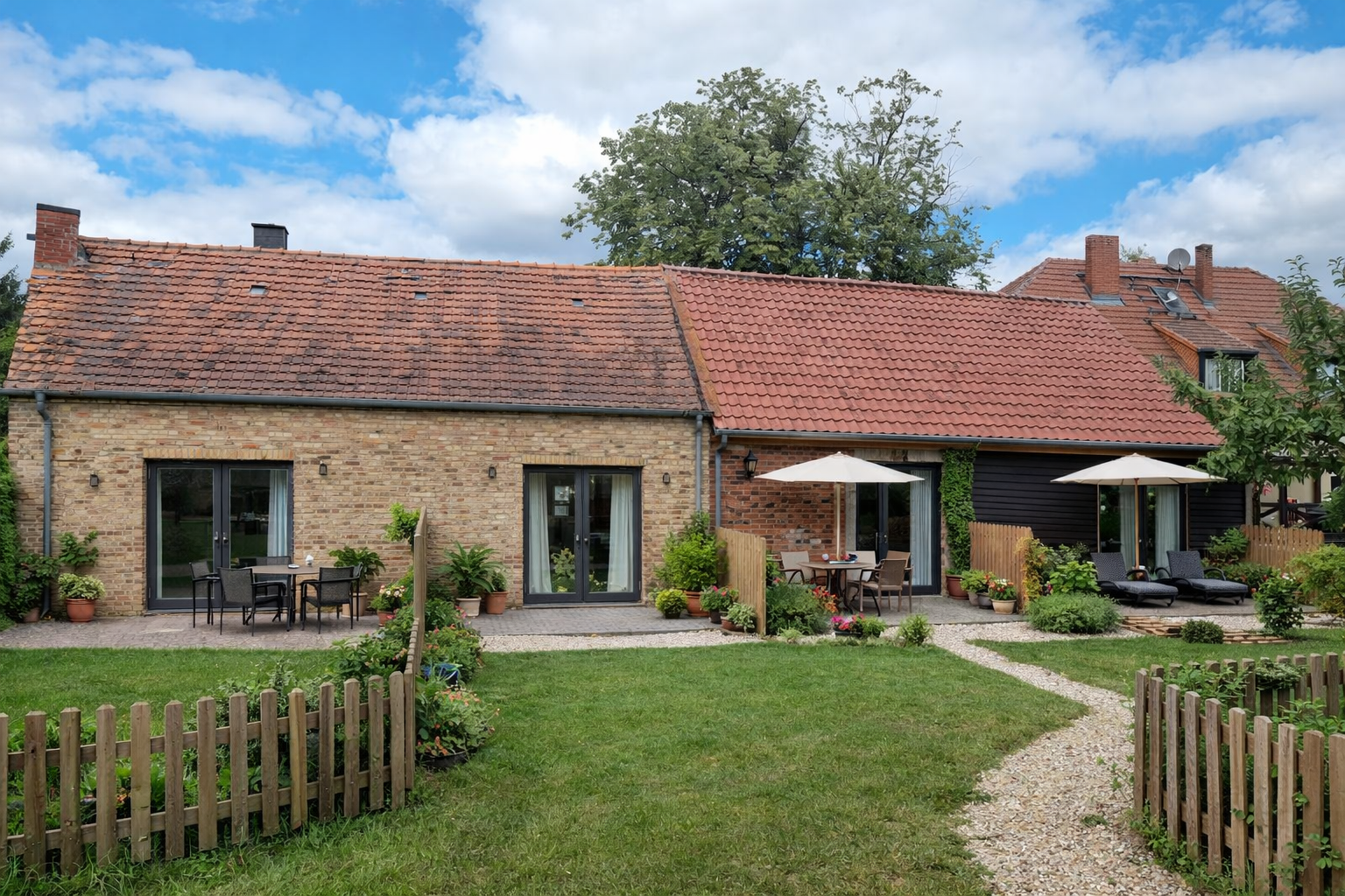 Immobilienangebot - Neuruppin - Alle - Natur pur  und voller Möglichkeiten: Haus zwischen zwei Seen, Wintergarten u. Scheune zum Entwickeln