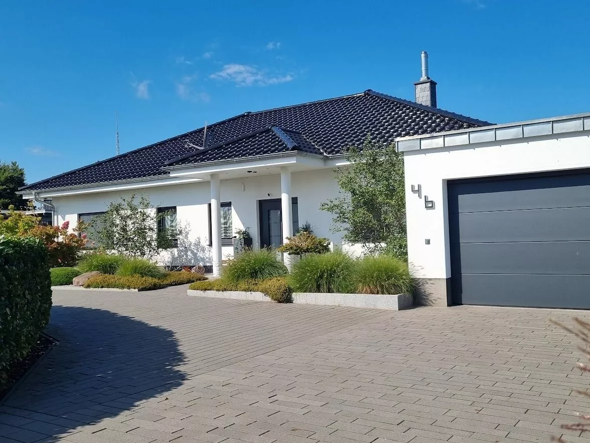 Immobilienangebot - Neuruppin - Alle - Zwei Häuser – ein Konzept: Leben, Arbeiten und Generationenwohnen mit Stil