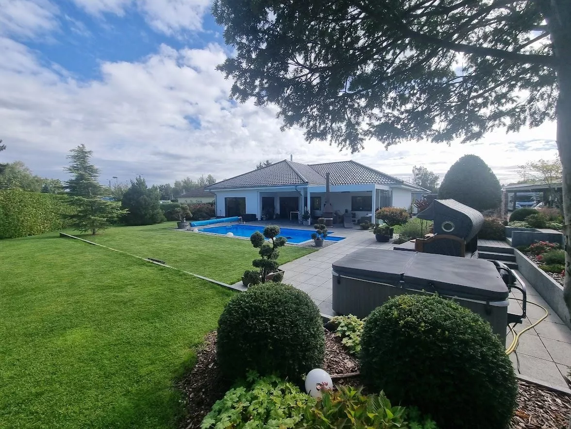 Immobilienangebot - Neuruppin - Alle - Zwei Häuser – ein Konzept: Leben, Arbeiten und Generationenwohnen mit Stil