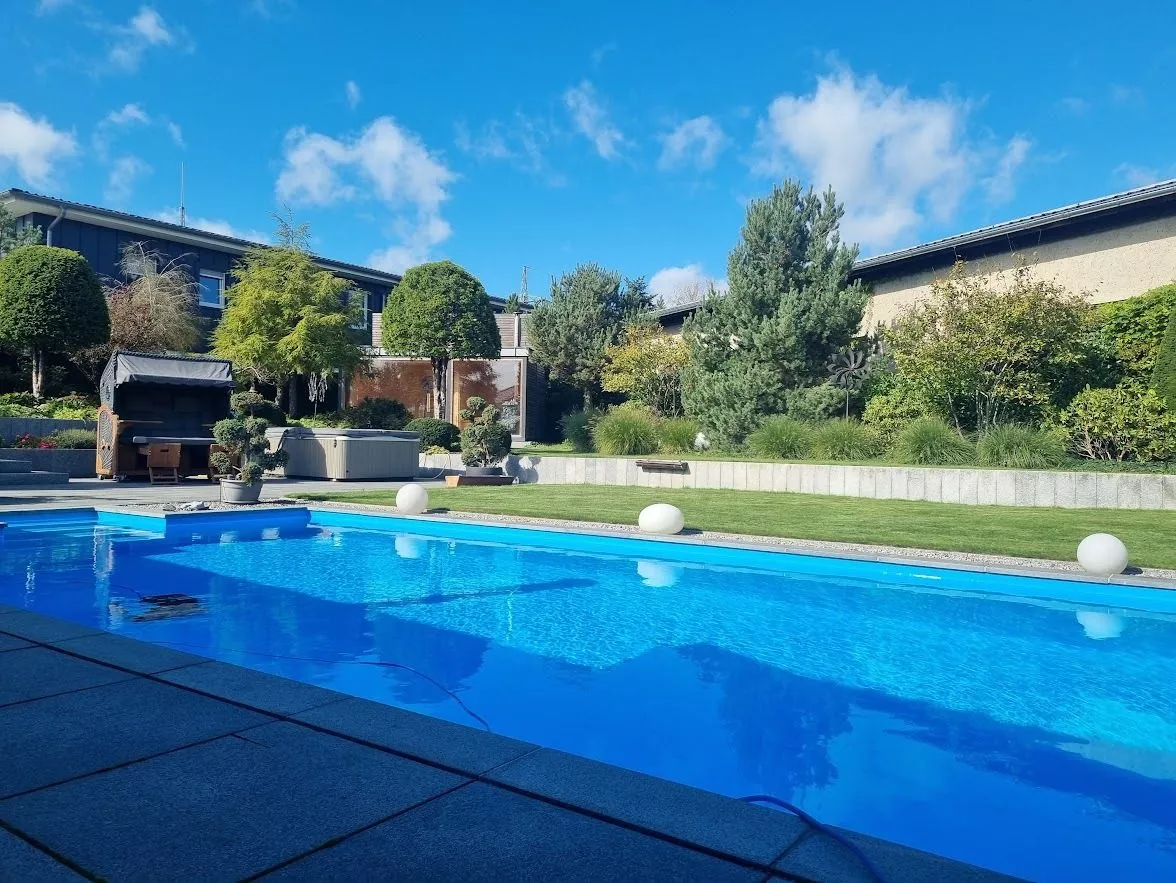 Immobilienangebot - Neuruppin - Alle - Zwei Häuser – ein Konzept: Leben, Arbeiten und Generationenwohnen mit Stil