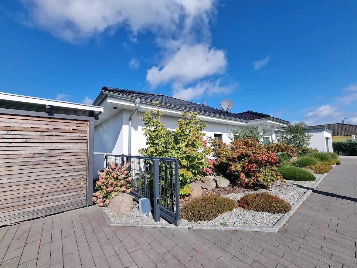 Immobilienangebot - Neuruppin - Alle - Zwei Häuser – ein Konzept: Leben, Arbeiten und Generationenwohnen mit Stil