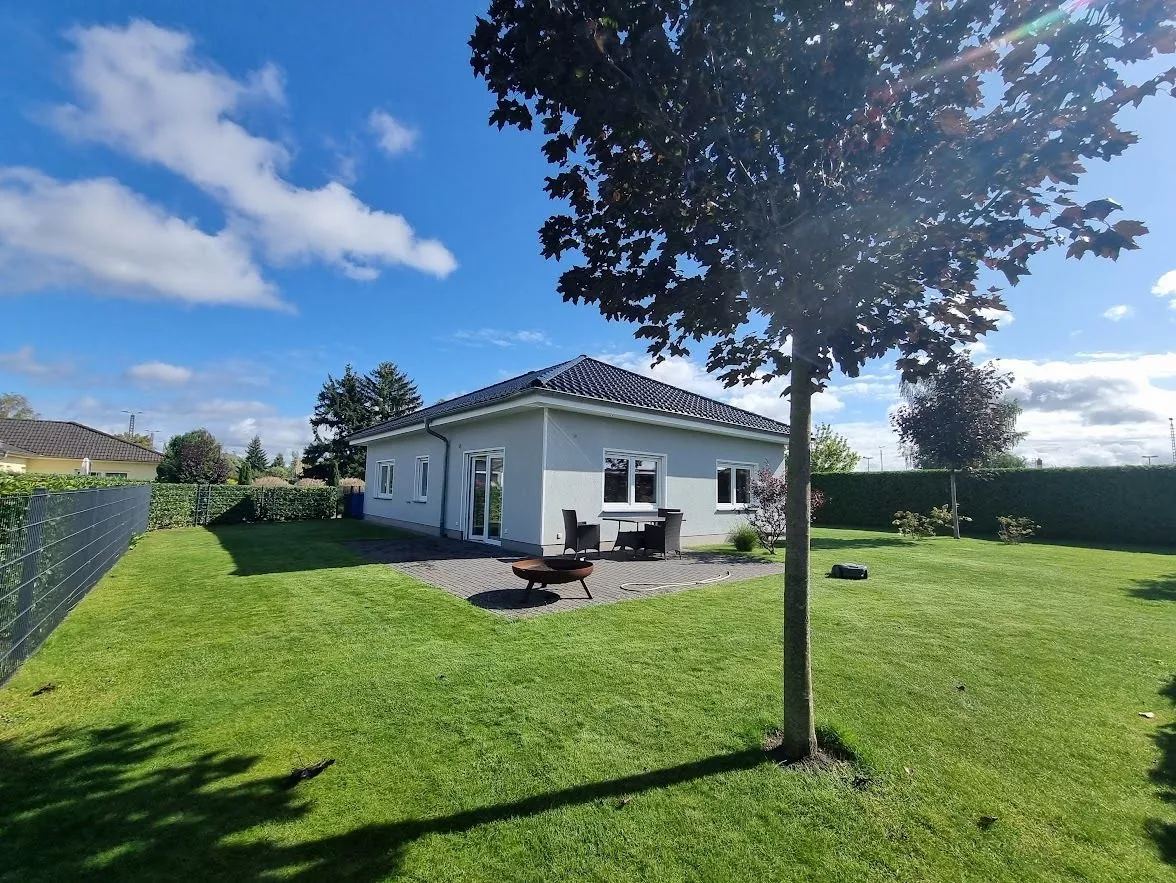 Immobilienangebot - Neuruppin - Alle - Zwei Häuser – ein Konzept: Leben, Arbeiten und Generationenwohnen mit Stil