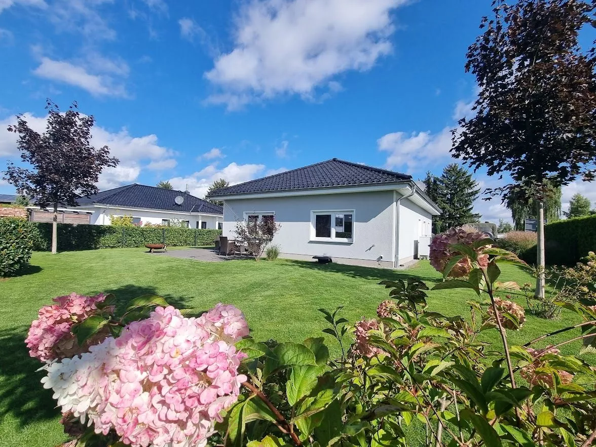 Immobilienangebot - Neuruppin - Alle - Zwei Häuser – ein Konzept: Leben, Arbeiten und Generationenwohnen mit Stil