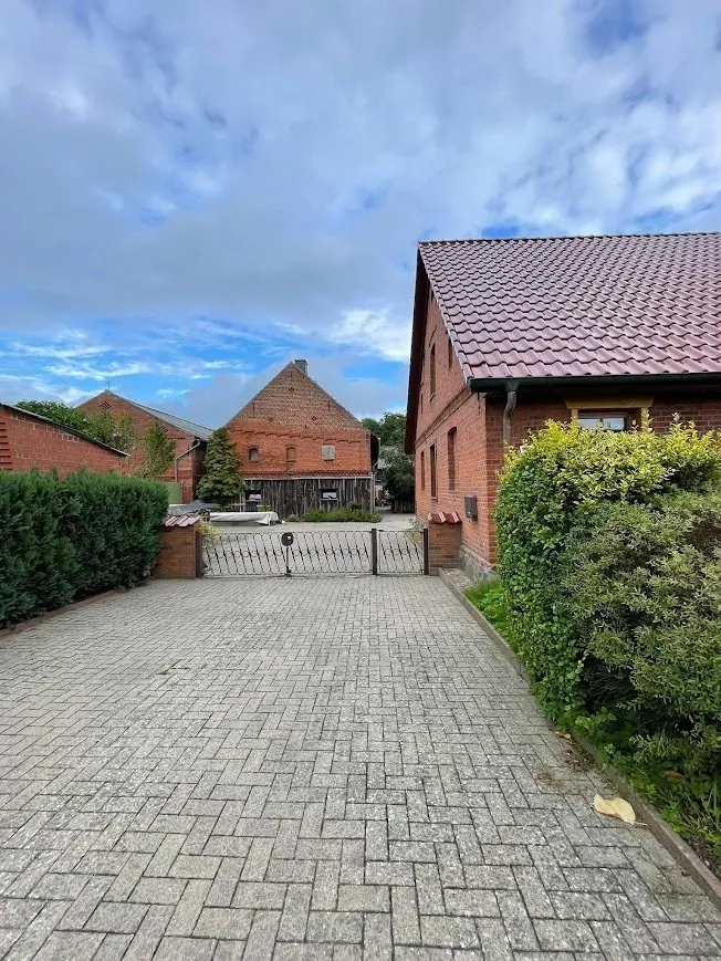 Immobilienangebot - Putlitz - Alle - Frühlingsidylle zwischen HH & Berlin – Bauernhaus, Scheune, Teich, Streuobstwiese