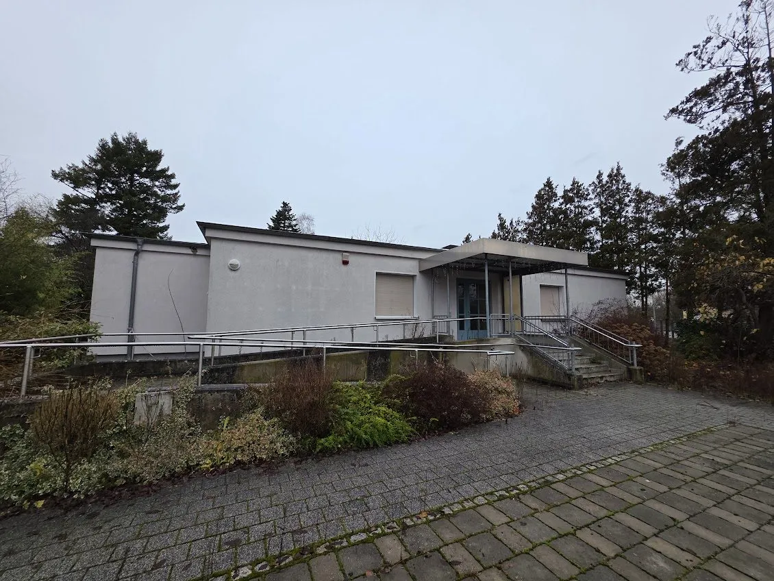 Immobilienangebot - Friesack - Alle - Zentral gelegen - Bauhausstyle Bungalow - mit herrlichem Garten