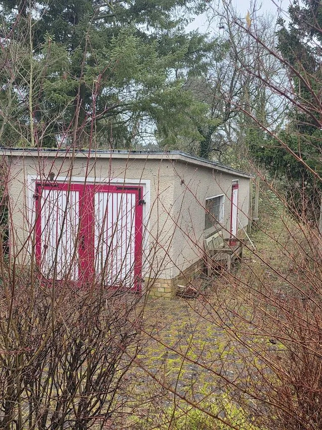 Immobilienangebot - Friesack - Alle - Zentral gelegen - Bauhausstyle Bungalow - mit herrlichem Garten