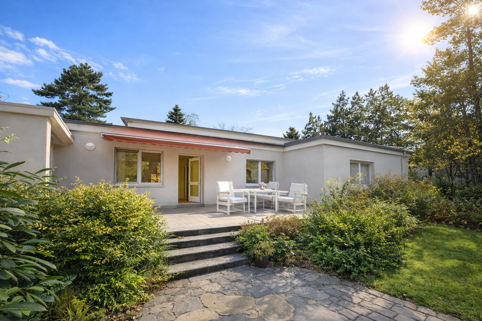 Immobilienangebot - Friesack - Alle - Zentral gelegen - Bauhausstyle Bungalow - mit herrlichem Garten